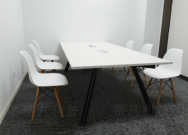 SL会议桌及Eames会议椅